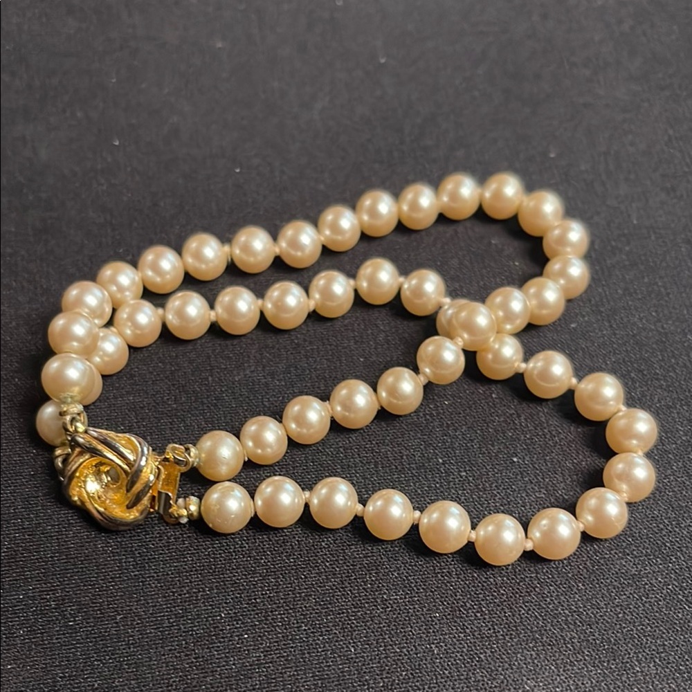Antique faux white Elegant Pearl Necklace with Goldtone Clasp-unmarked